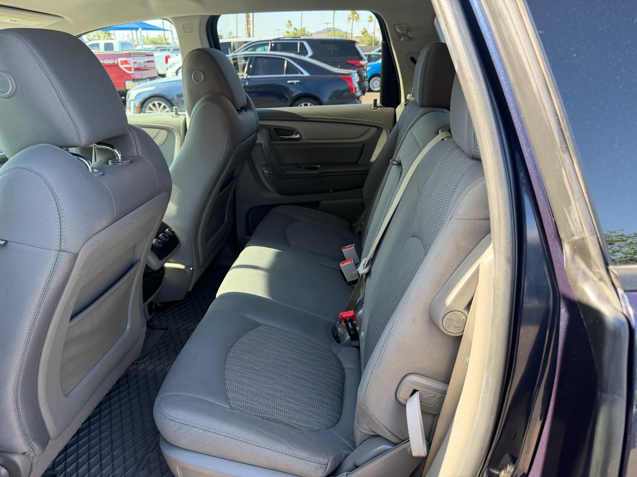 Chevrolet Traverse LS FWD w/PDC 2017