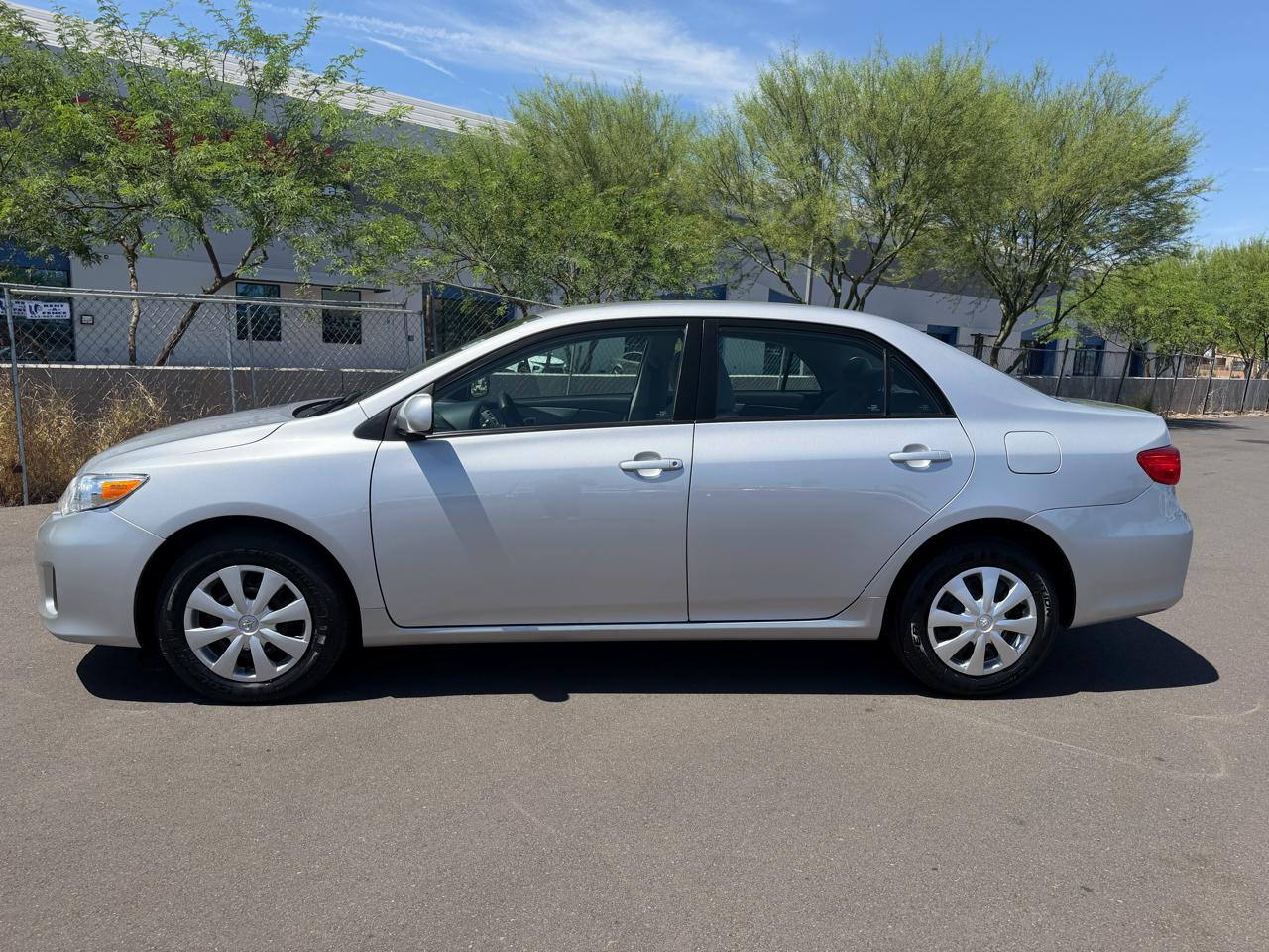 Toyota Corolla S 5-Speed MT 2011