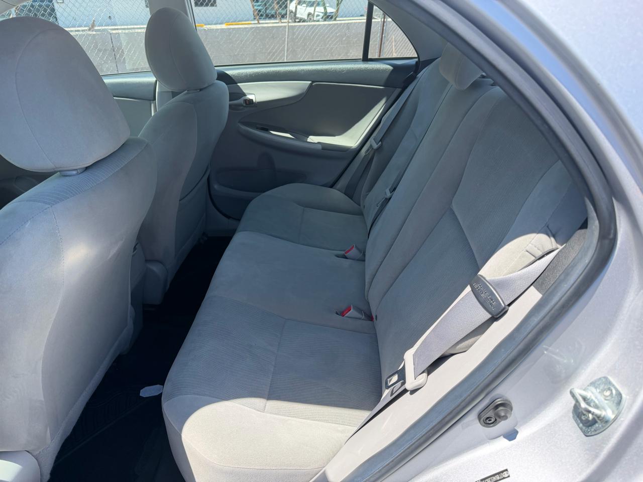 Toyota Corolla S 5-Speed MT 2011