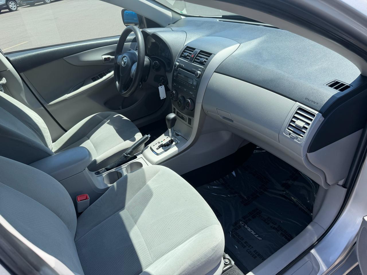 Toyota Corolla S 5-Speed MT 2011