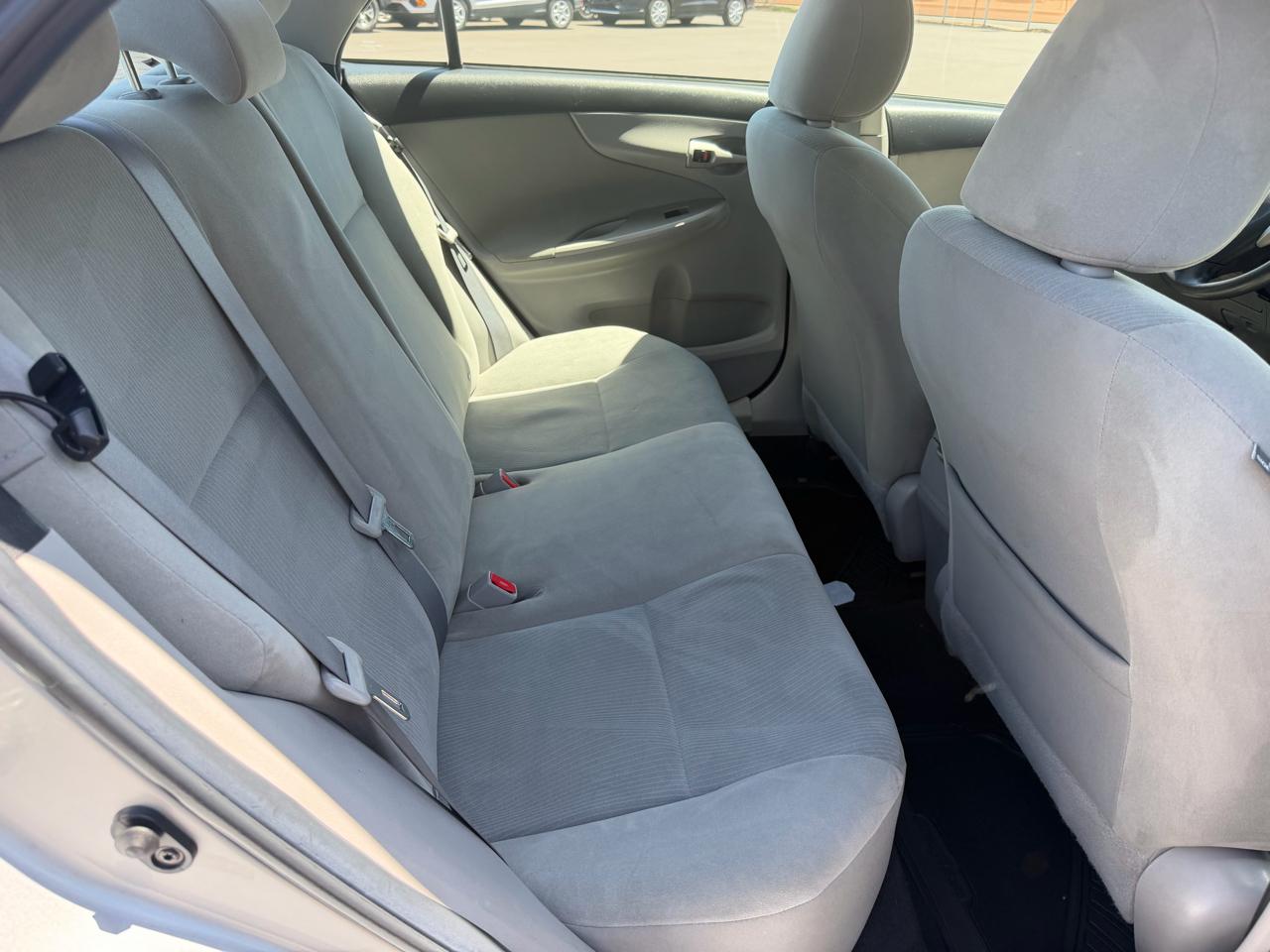 Toyota Corolla S 5-Speed MT 2011