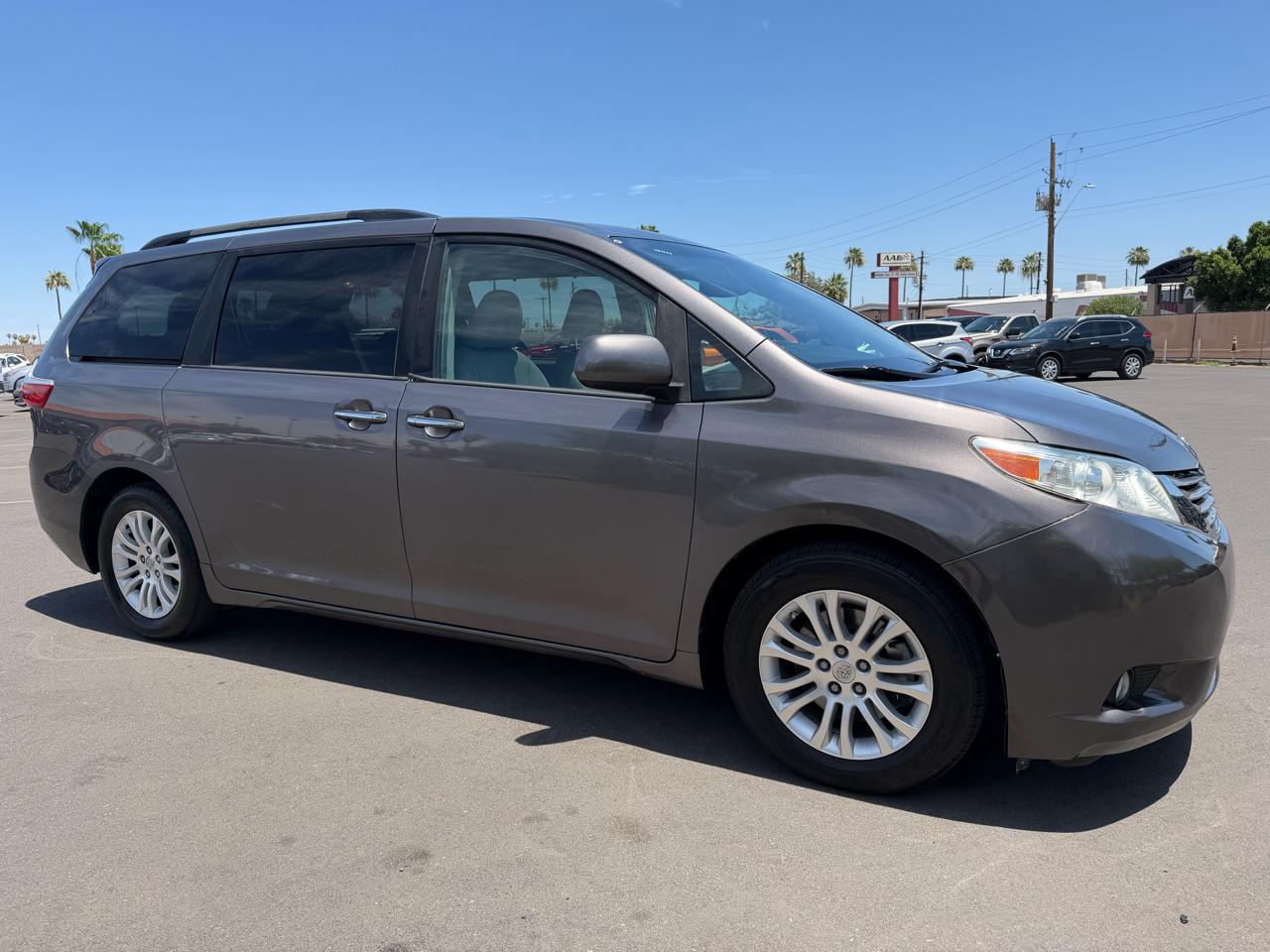 Toyota Sienna XLE FWD 8-Passenger V6 2015