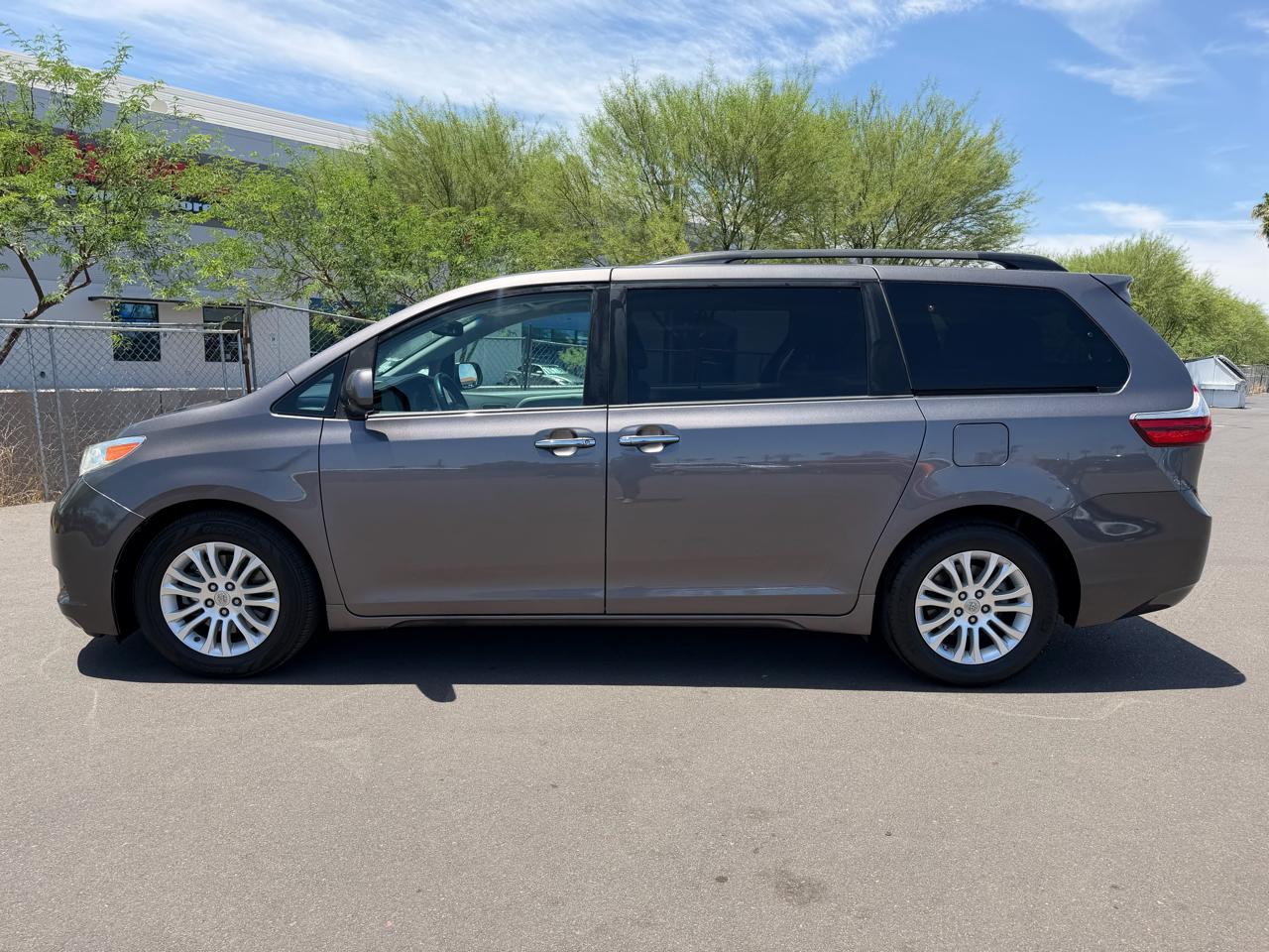 Toyota Sienna XLE FWD 8-Passenger V6 2015
