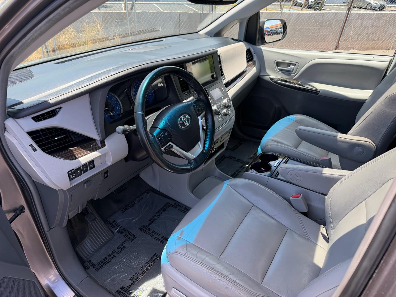Toyota Sienna XLE FWD 8-Passenger V6 2015