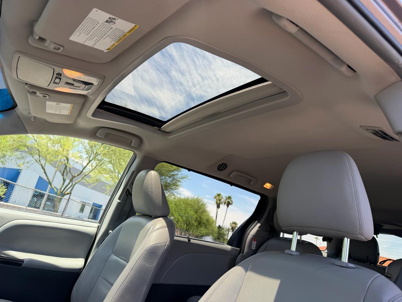 Toyota Sienna XLE FWD 8-Passenger V6 2015