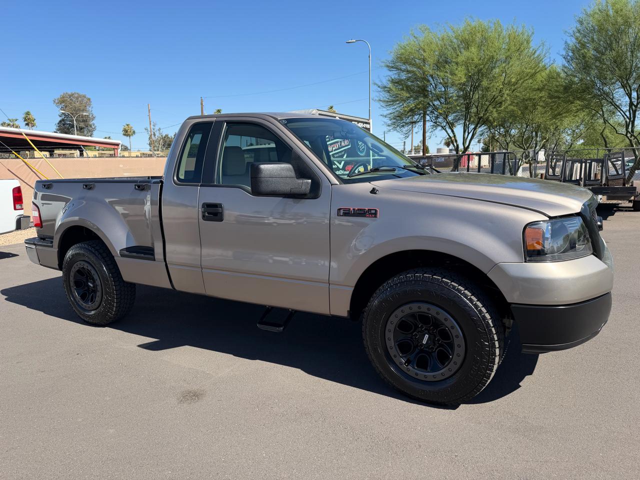 Ford F-150 2WD Reg Cab 126" STX 2005