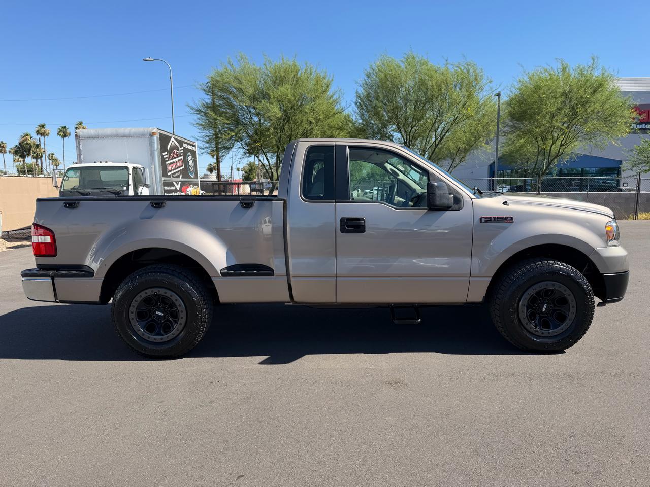 Ford F-150 2WD Reg Cab 126" STX 2005