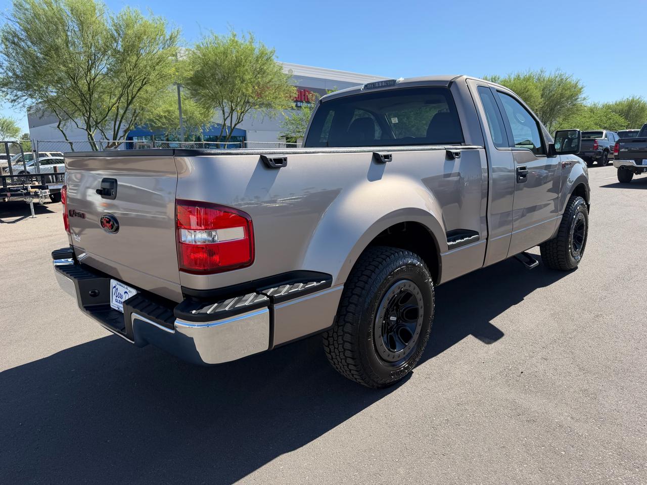Ford F-150 2WD Reg Cab 126" STX 2005
