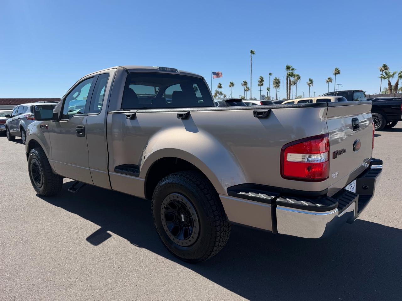 Ford F-150 2WD Reg Cab 126" STX 2005