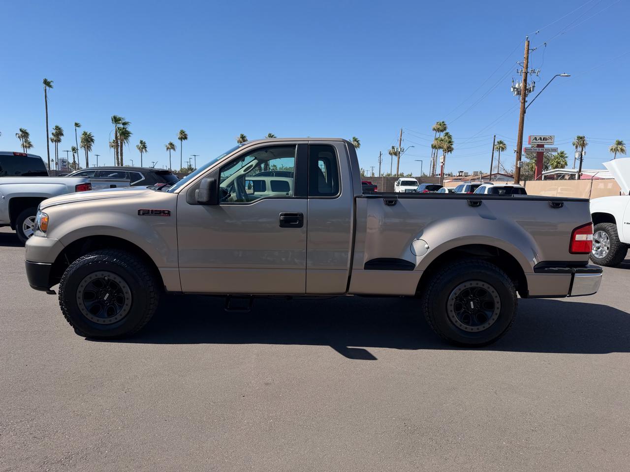 Ford F-150 2WD Reg Cab 126" STX 2005