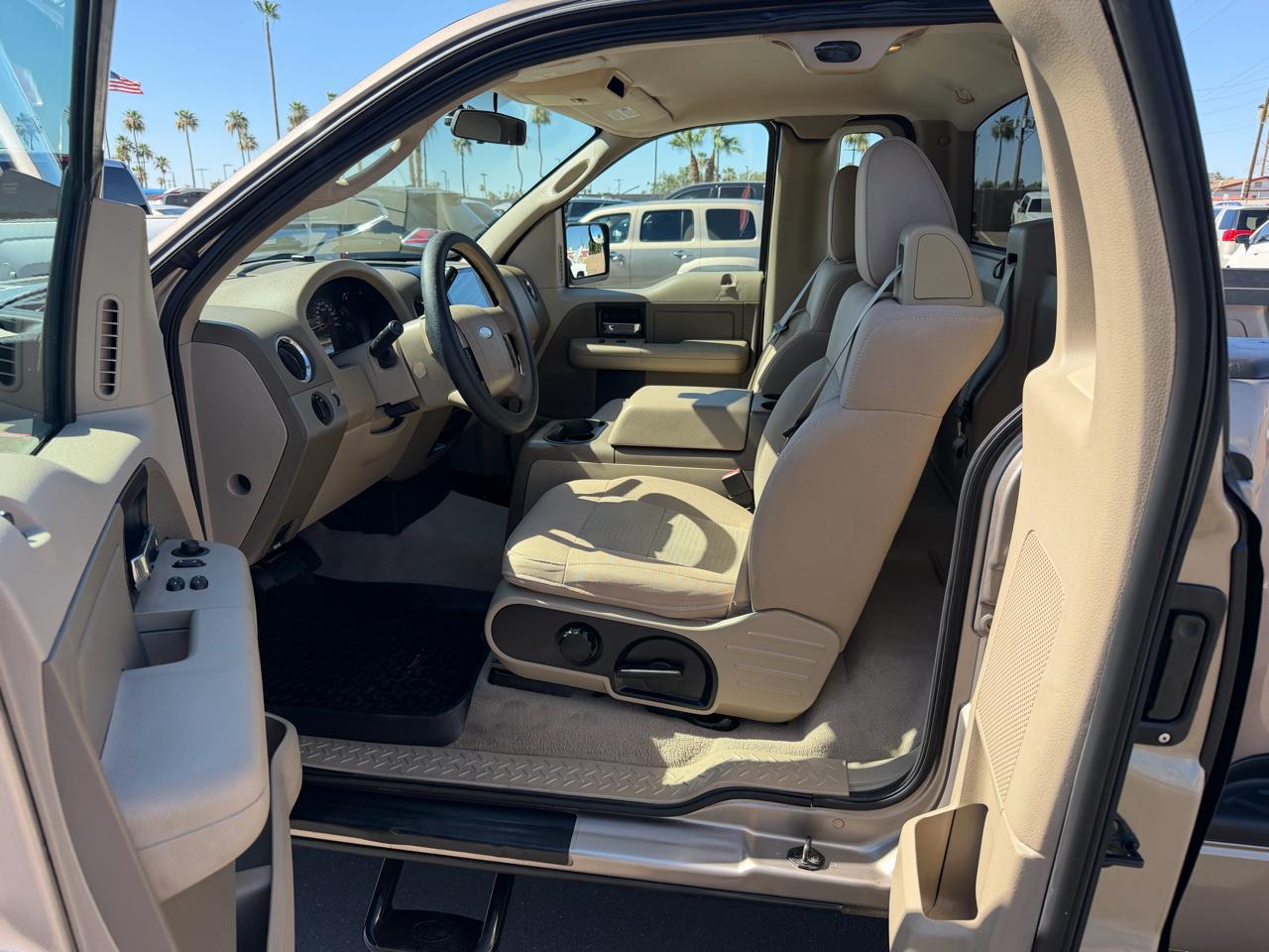 Ford F-150 2WD Reg Cab 126" STX 2005