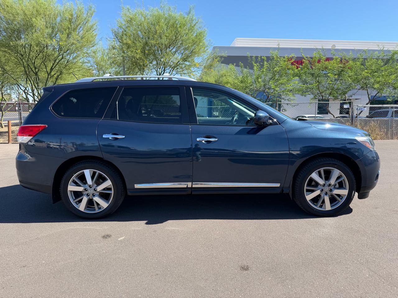 Nissan Pathfinder SV 4WD 2013