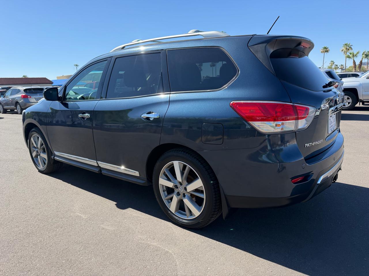 Nissan Pathfinder SV 4WD 2013