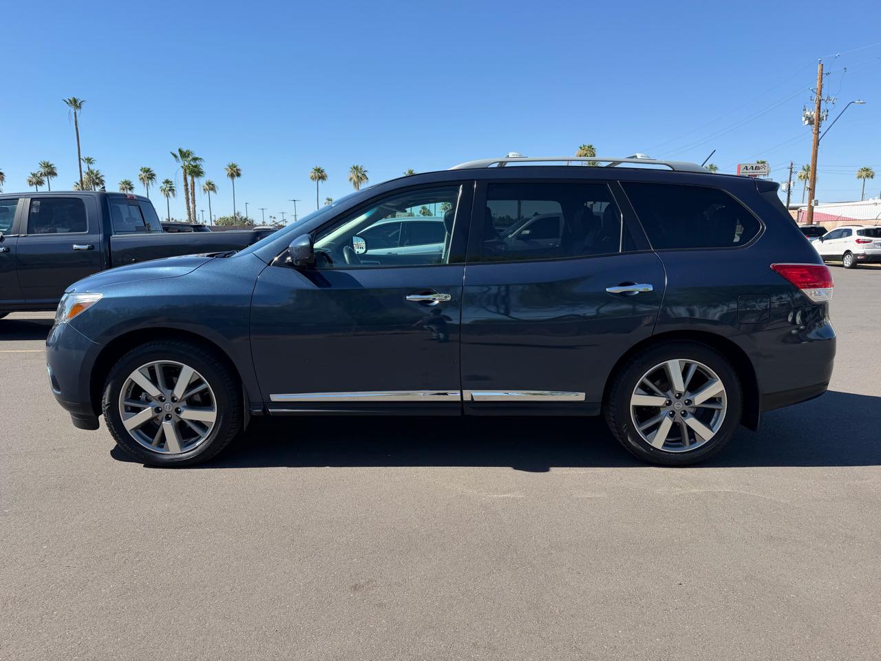 Nissan Pathfinder SV 4WD 2013