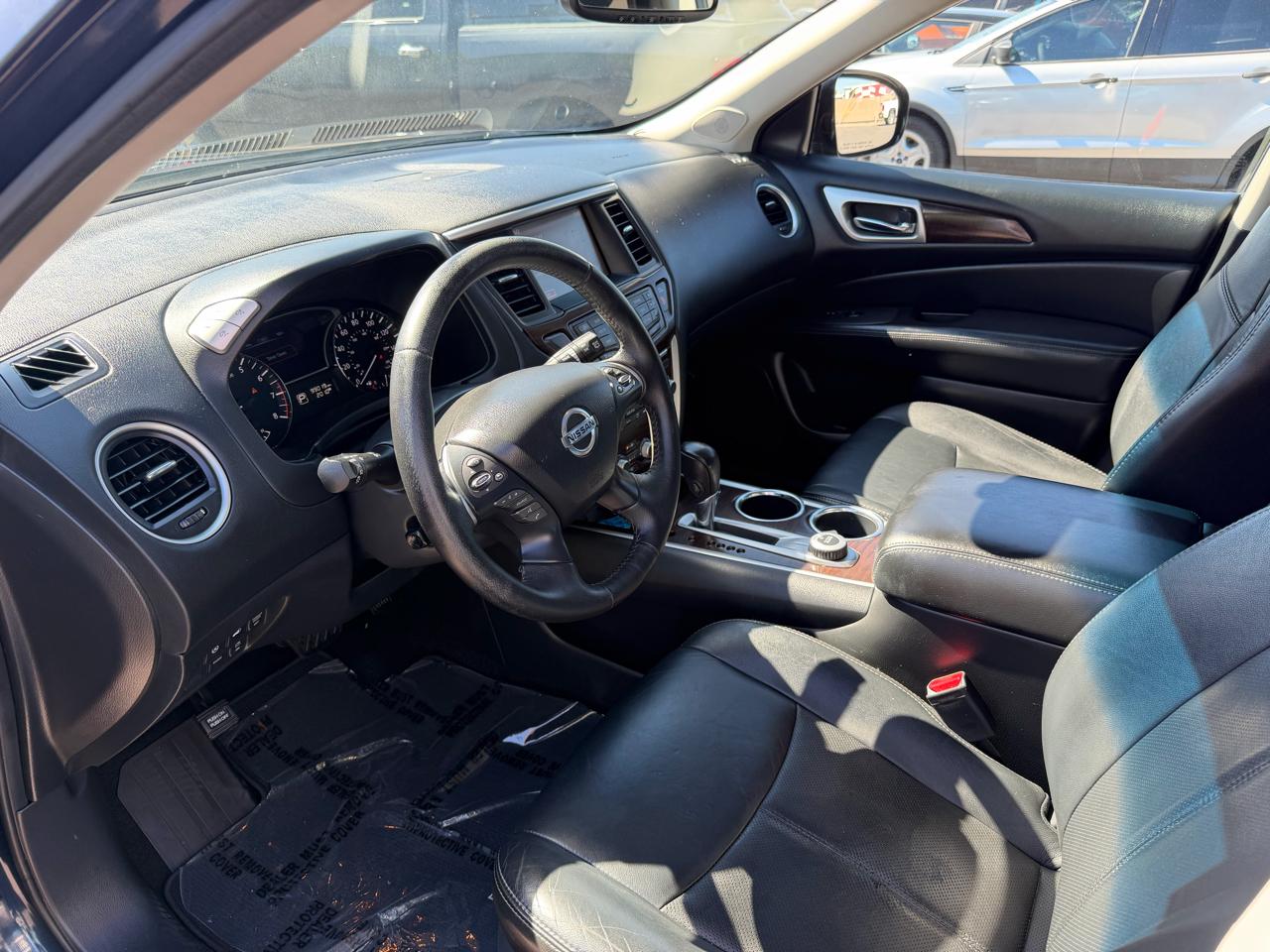 Nissan Pathfinder SV 4WD 2013