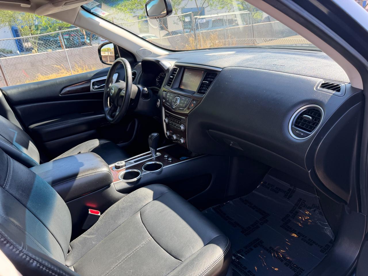 Nissan Pathfinder SV 4WD 2013
