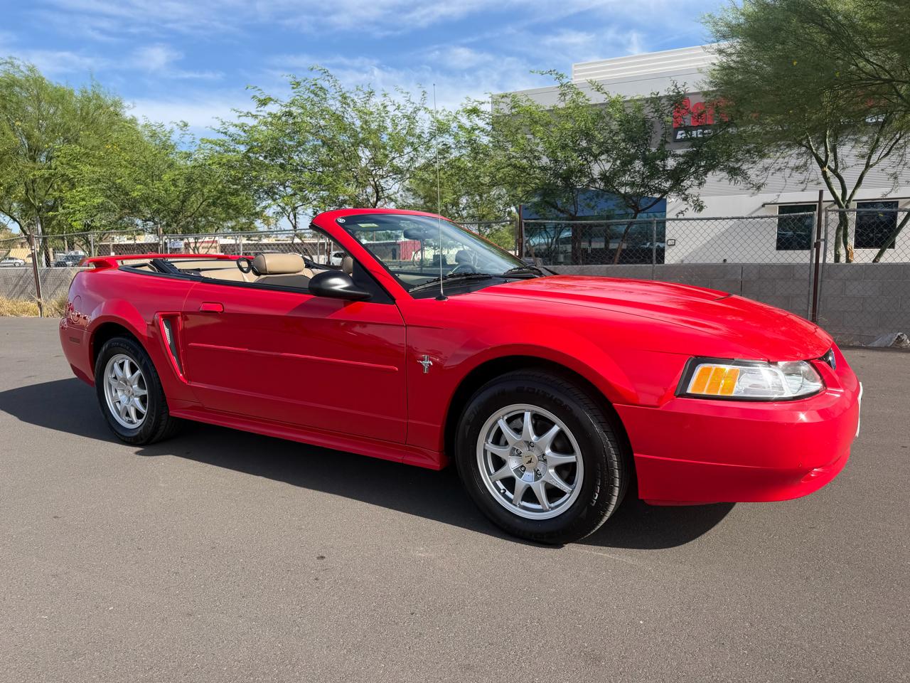 Ford Mustang Deluxe Convertible 2003