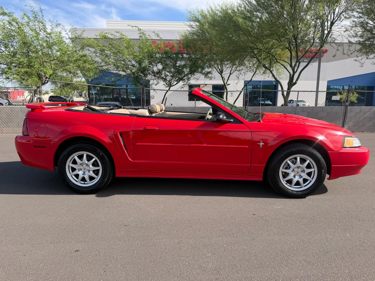 Ford Mustang Deluxe Convertible 2003