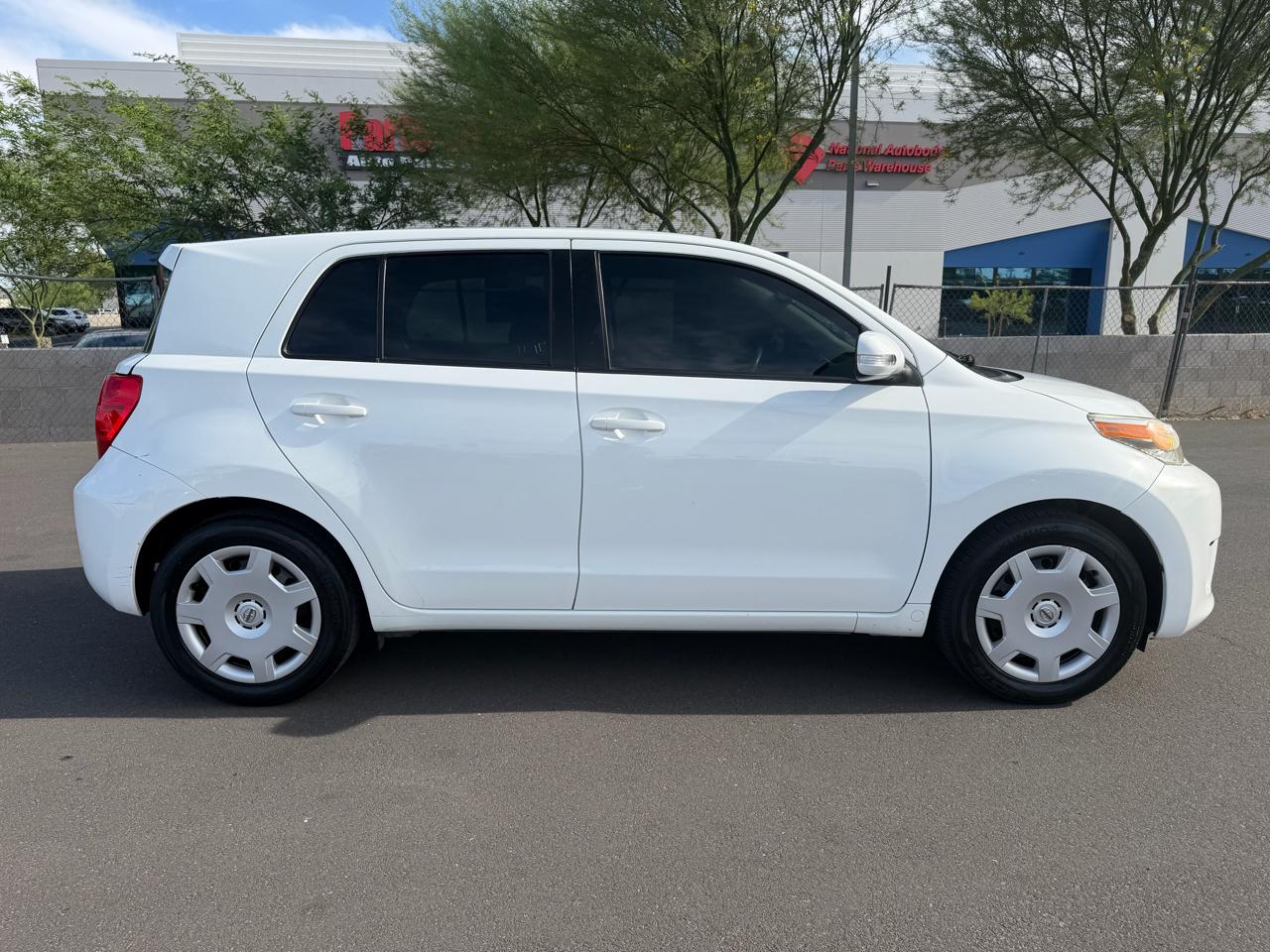 Scion xD 5-Door Hatchback 5-Spd MT 2012