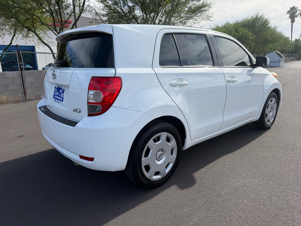 Scion xD 5-Door Hatchback 5-Spd MT 2012
