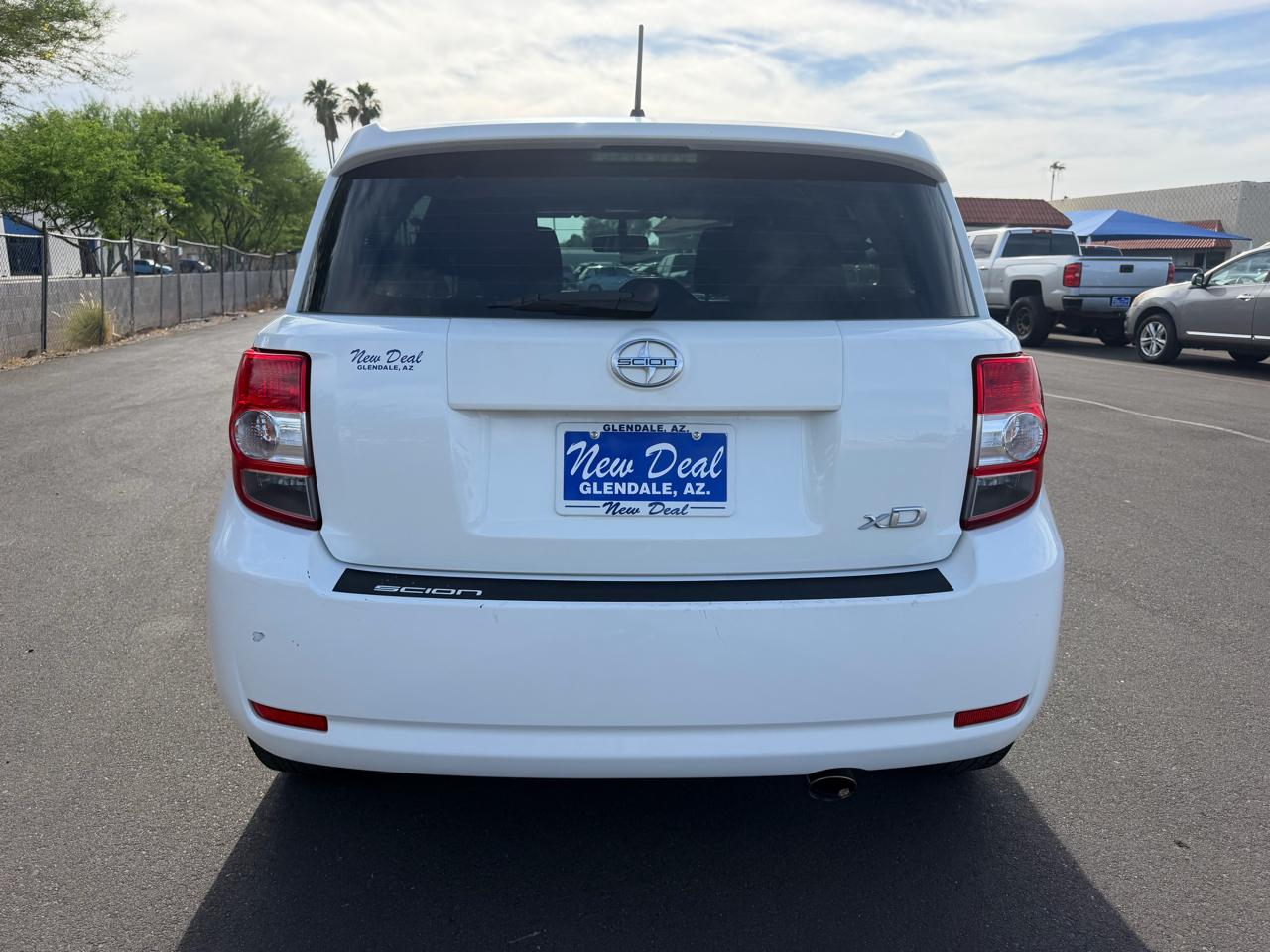 Scion xD 5-Door Hatchback 5-Spd MT 2012