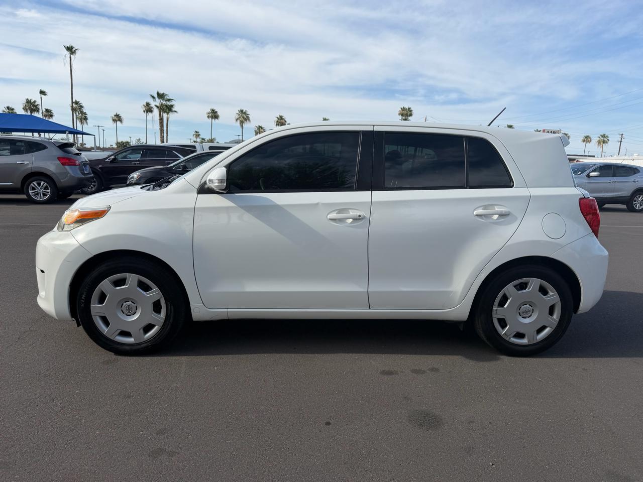 Scion xD 5-Door Hatchback 5-Spd MT 2012
