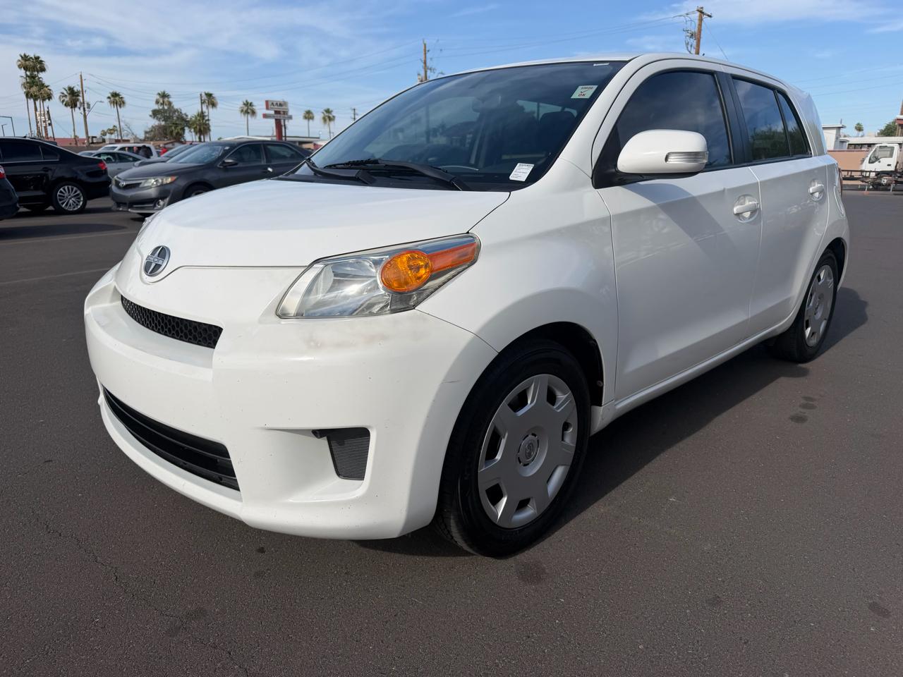 Scion xD 5-Door Hatchback 5-Spd MT 2012