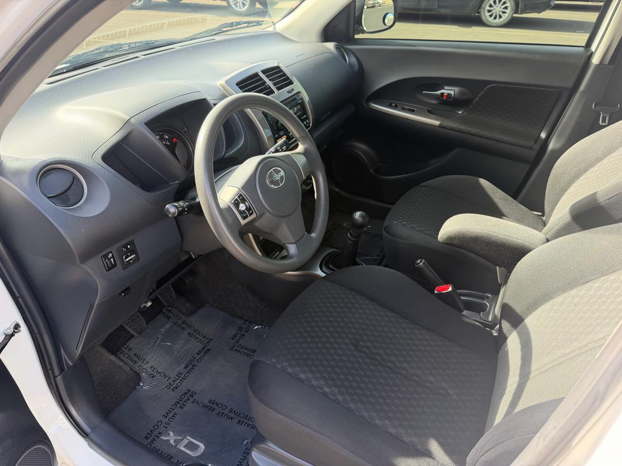 Scion xD 5-Door Hatchback 5-Spd MT 2012