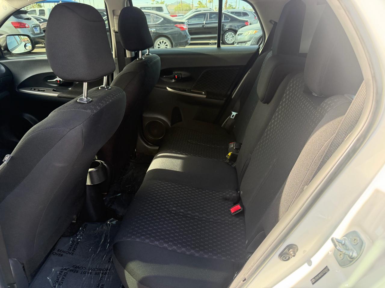 Scion xD 5-Door Hatchback 5-Spd MT 2012