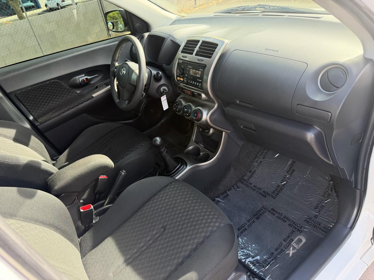 Scion xD 5-Door Hatchback 5-Spd MT 2012