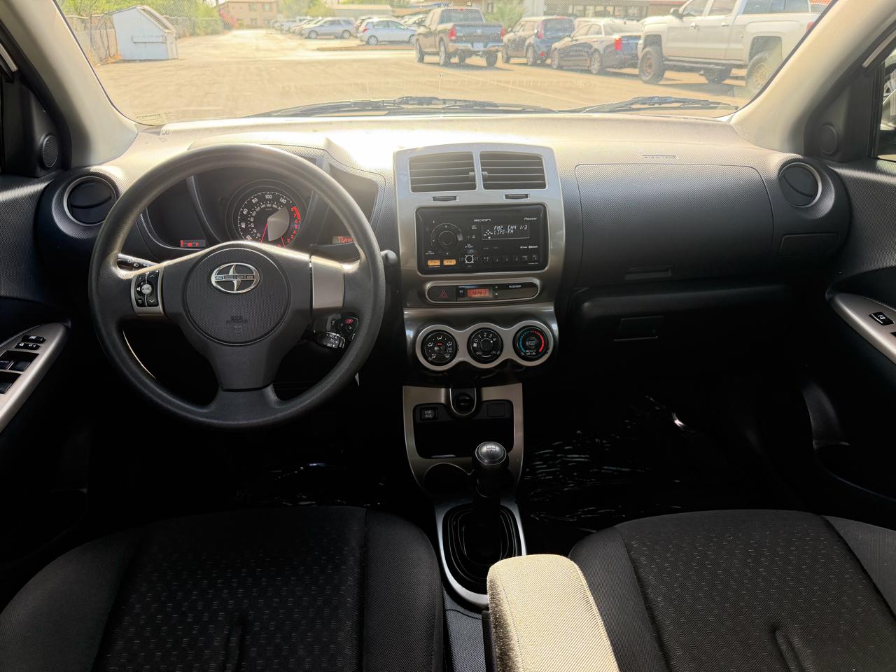 Scion xD 5-Door Hatchback 5-Spd MT 2012