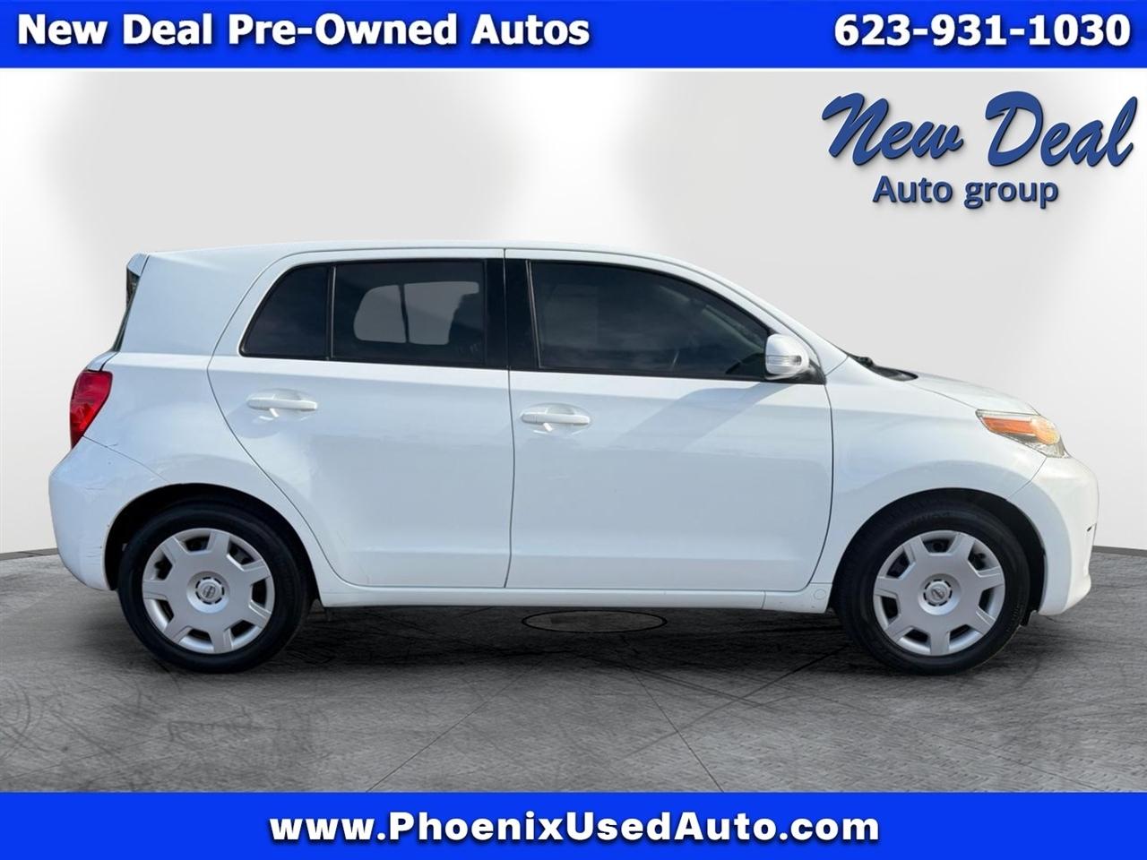 Scion xD 5-Door Hatchback 5-Spd MT 2012