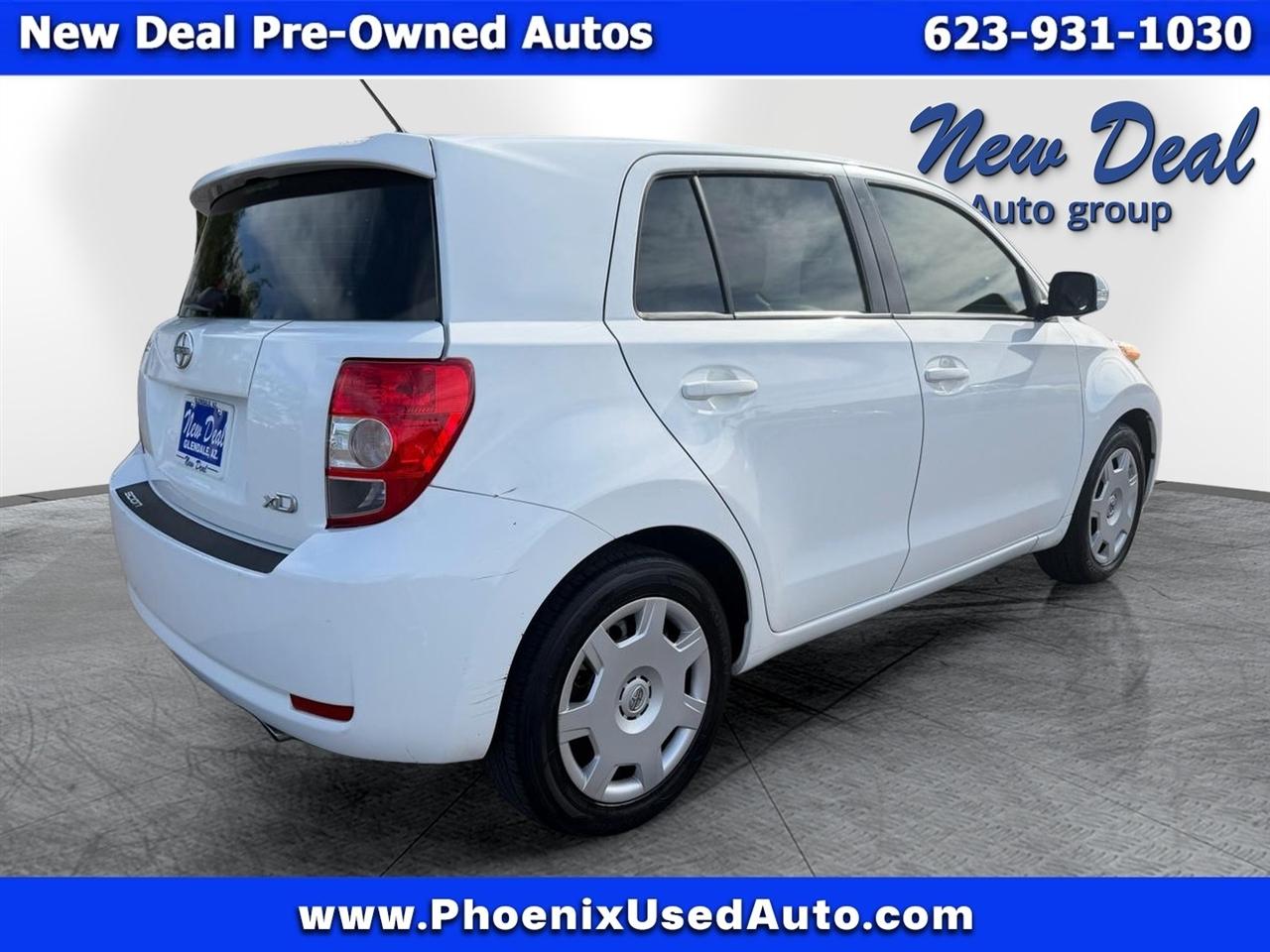 Scion xD 5-Door Hatchback 5-Spd MT 2012