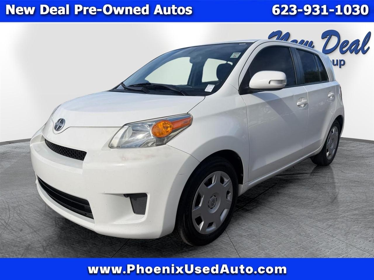 Scion xD 5-Door Hatchback 5-Spd MT 2012