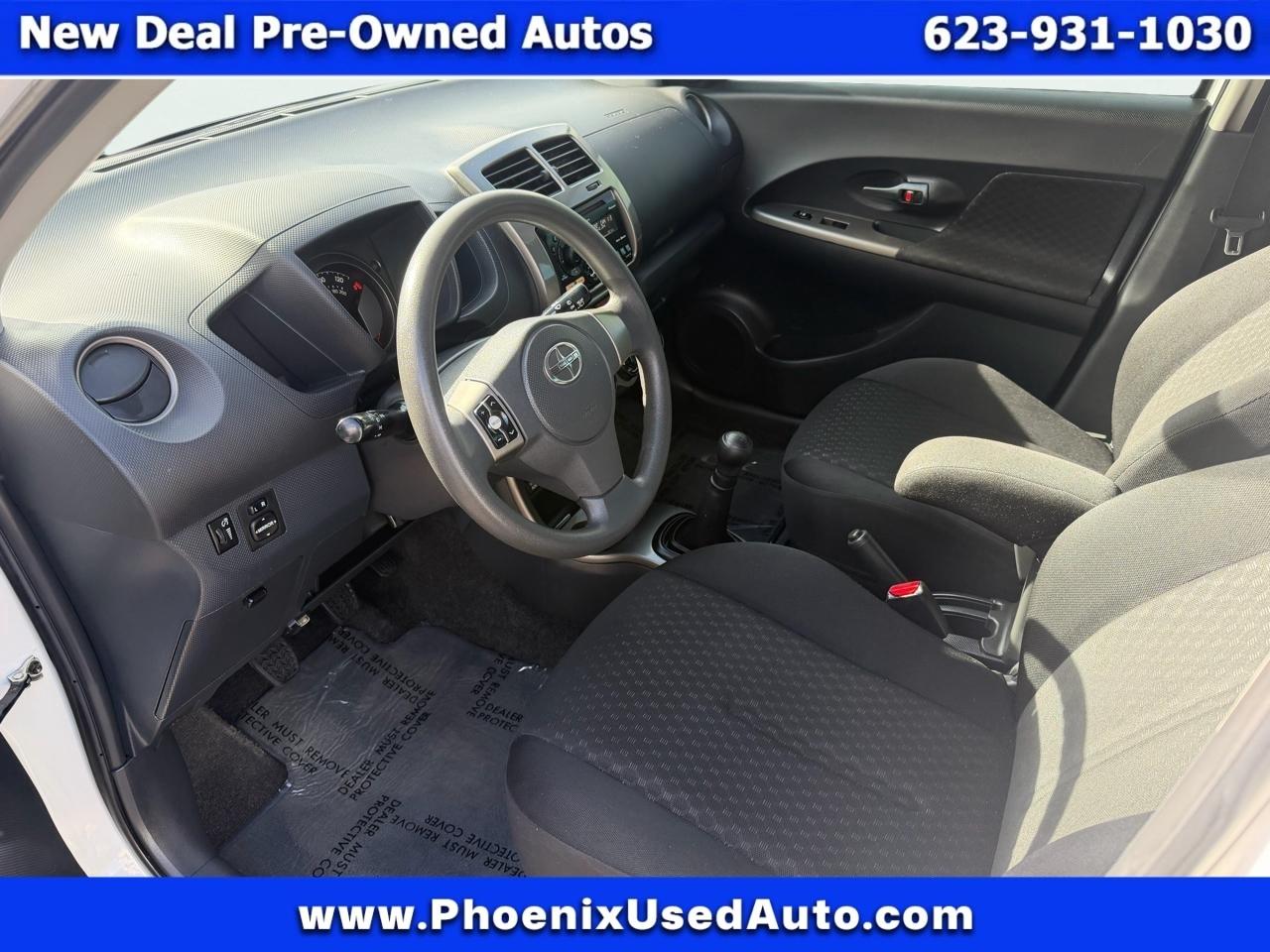 Scion xD 5-Door Hatchback 5-Spd MT 2012