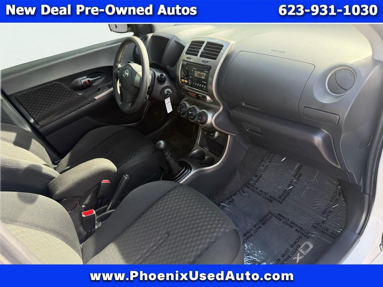 Scion xD 5-Door Hatchback 5-Spd MT 2012