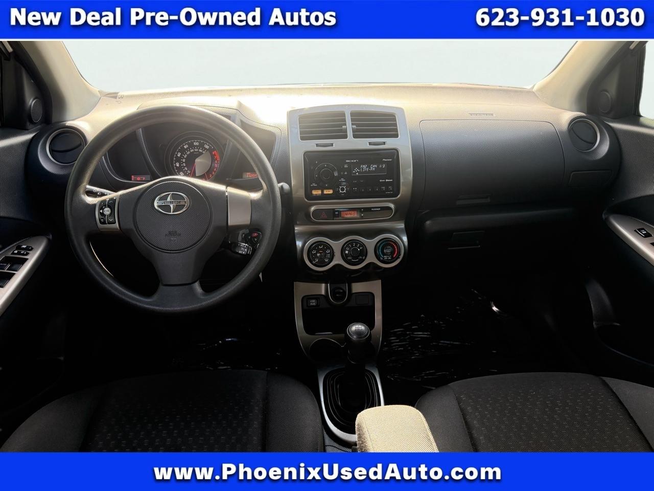 Scion xD 5-Door Hatchback 5-Spd MT 2012
