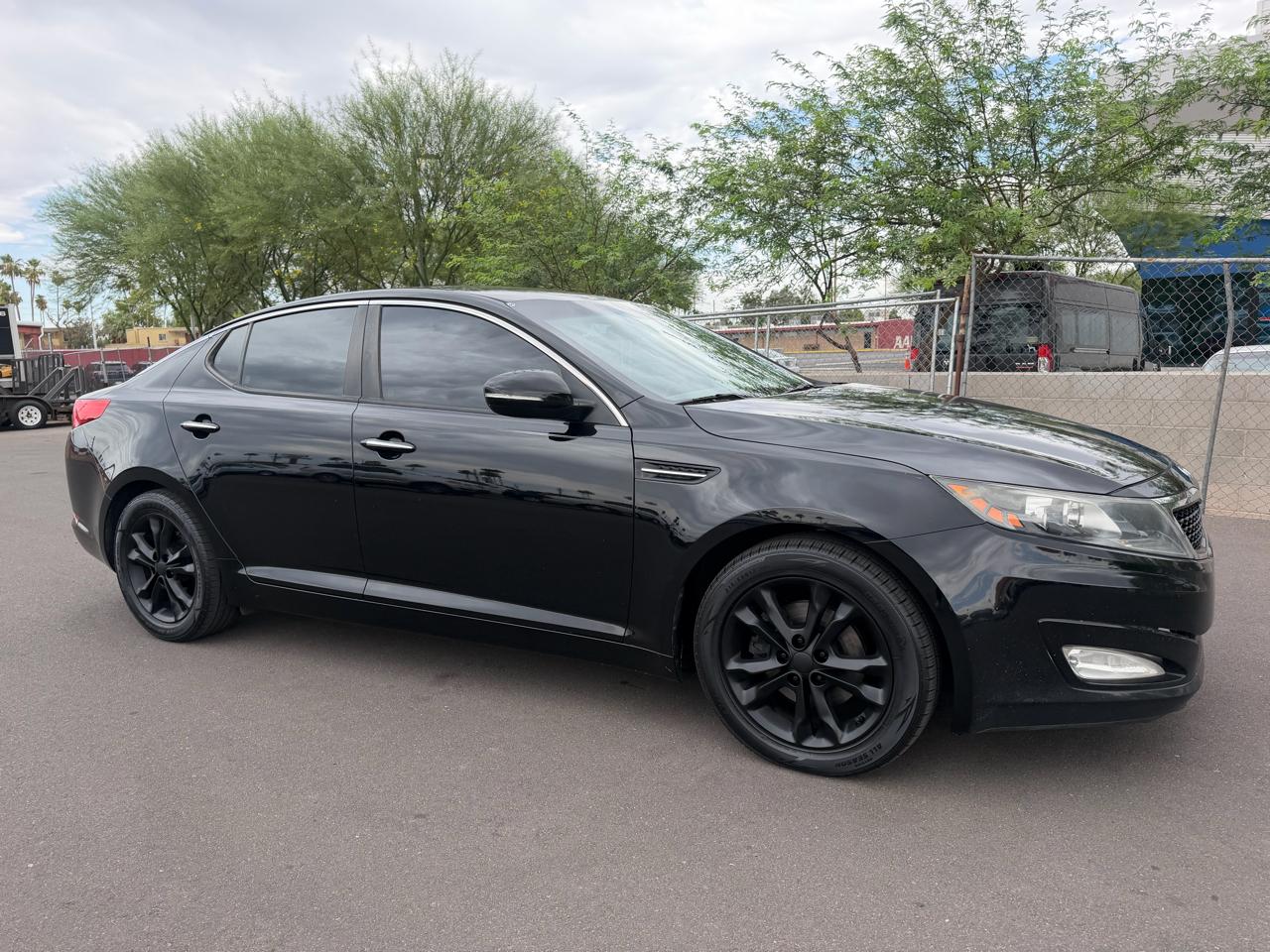 Kia Optima LX MT 2012