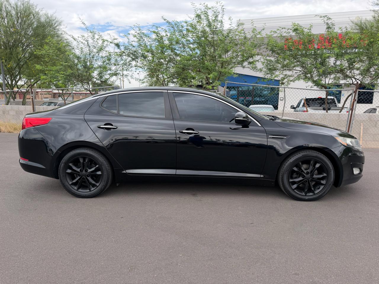 Kia Optima LX MT 2012