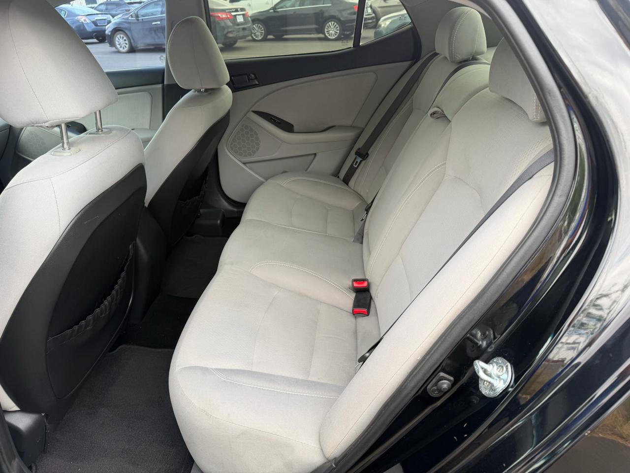 Kia Optima LX MT 2012