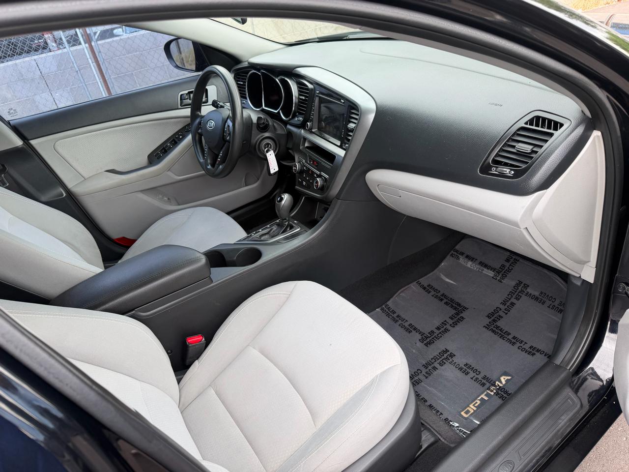Kia Optima LX MT 2012
