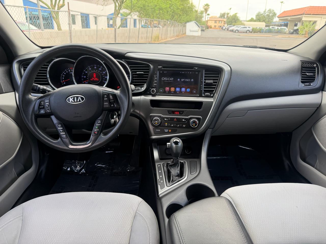 Kia Optima LX MT 2012