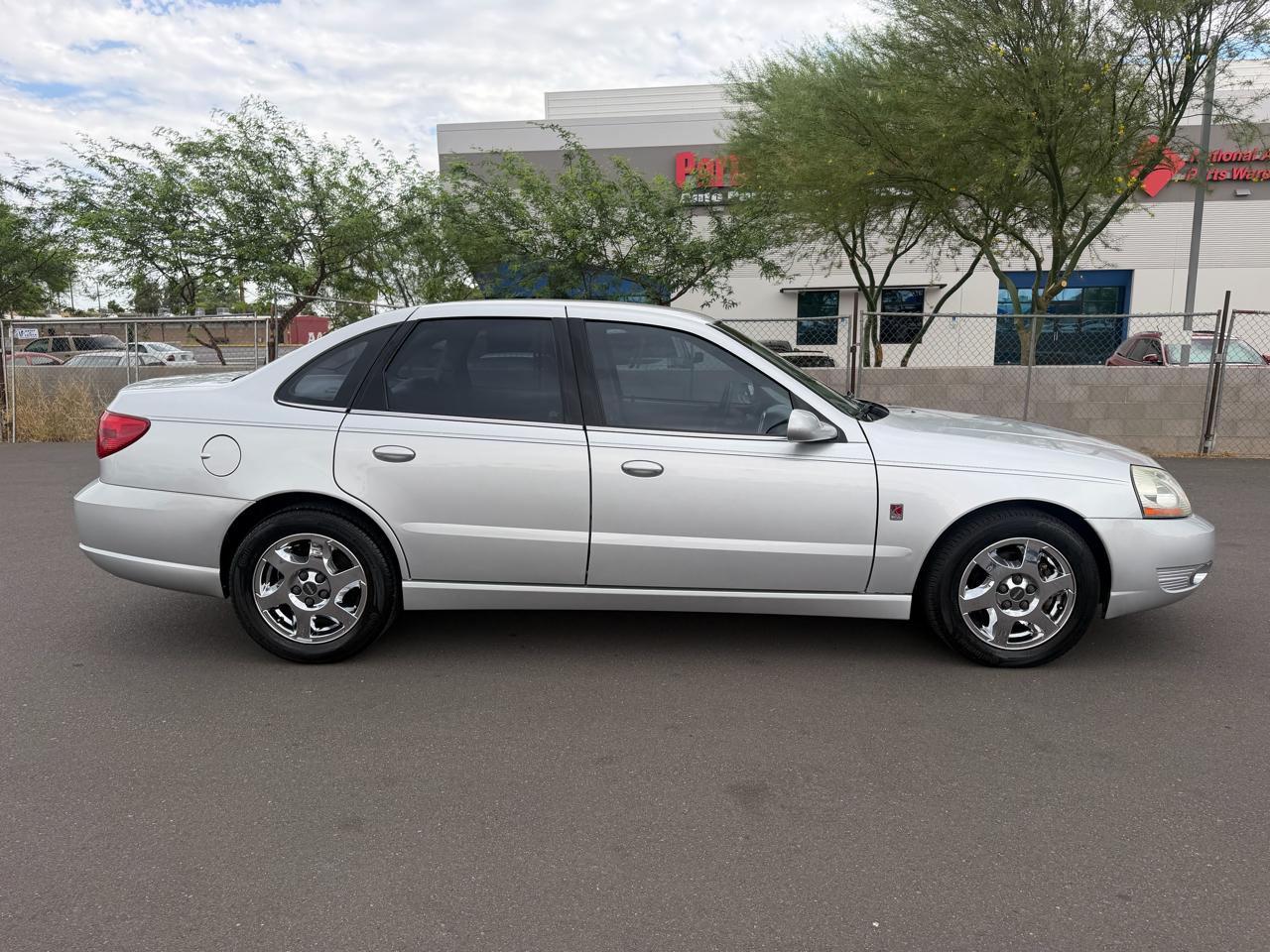 Saturn L300 Sedan 3 2004