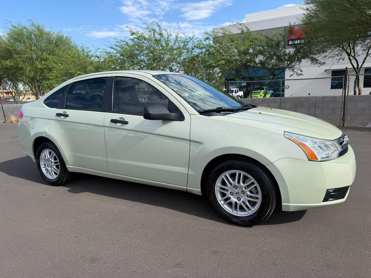 Ford Focus SE Sedan 2011