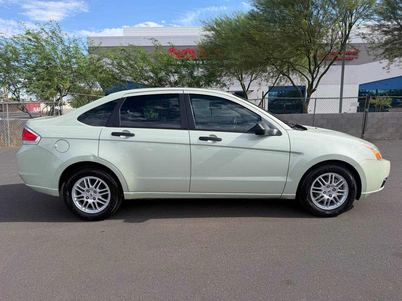 Ford Focus SE Sedan 2011
