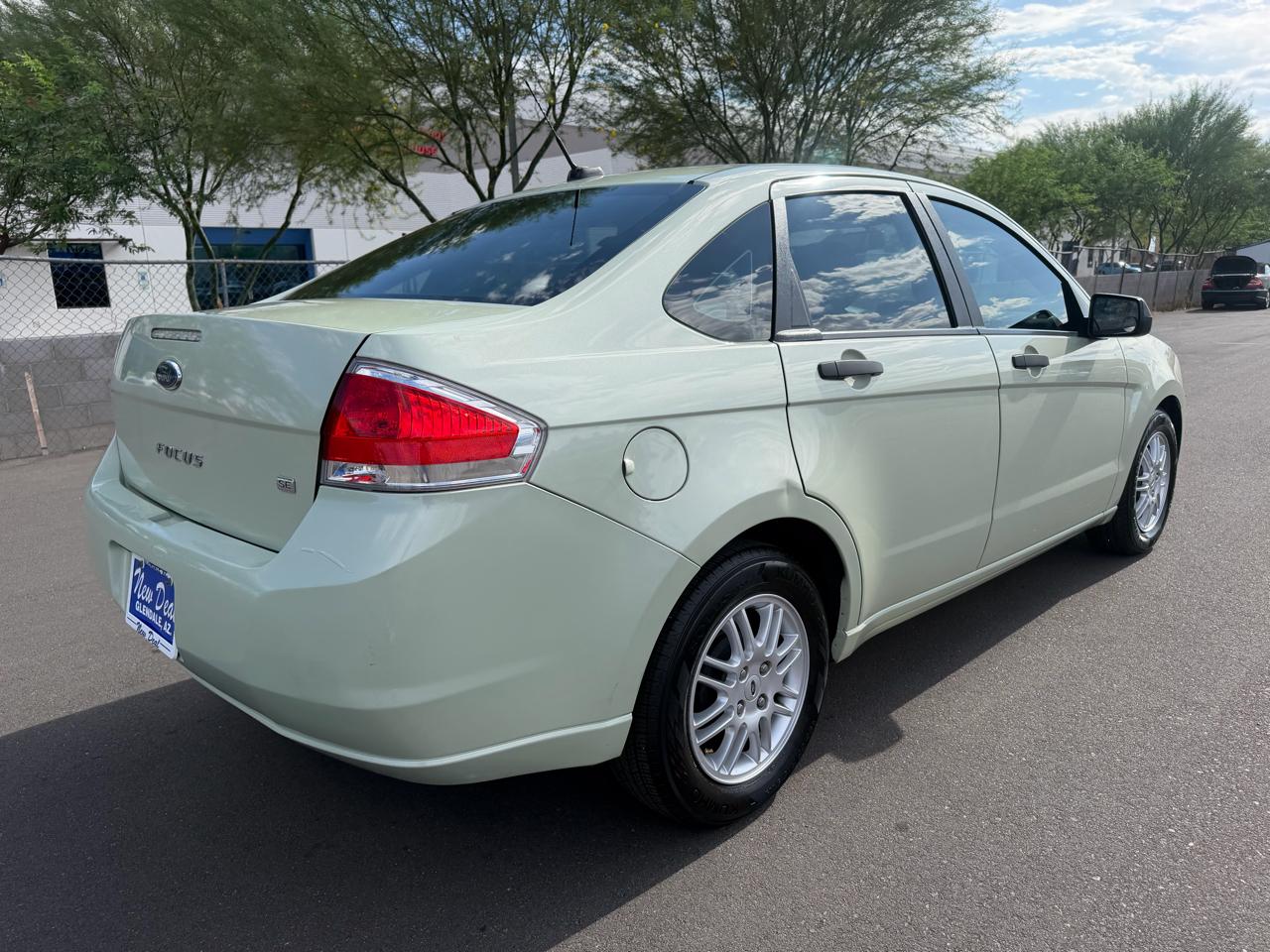 Ford Focus SE Sedan 2011
