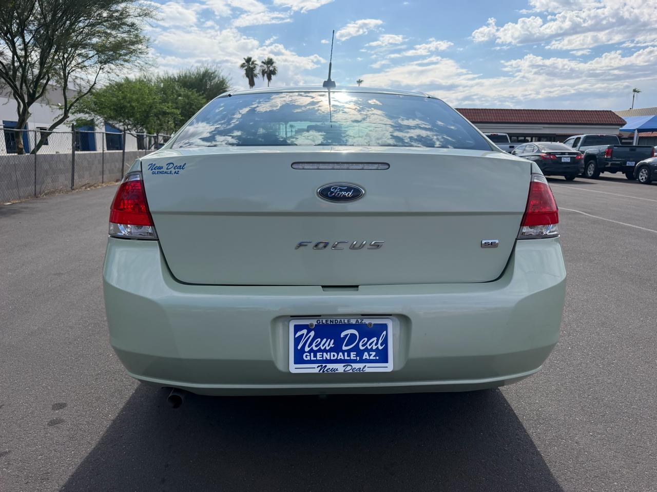 Ford Focus SE Sedan 2011