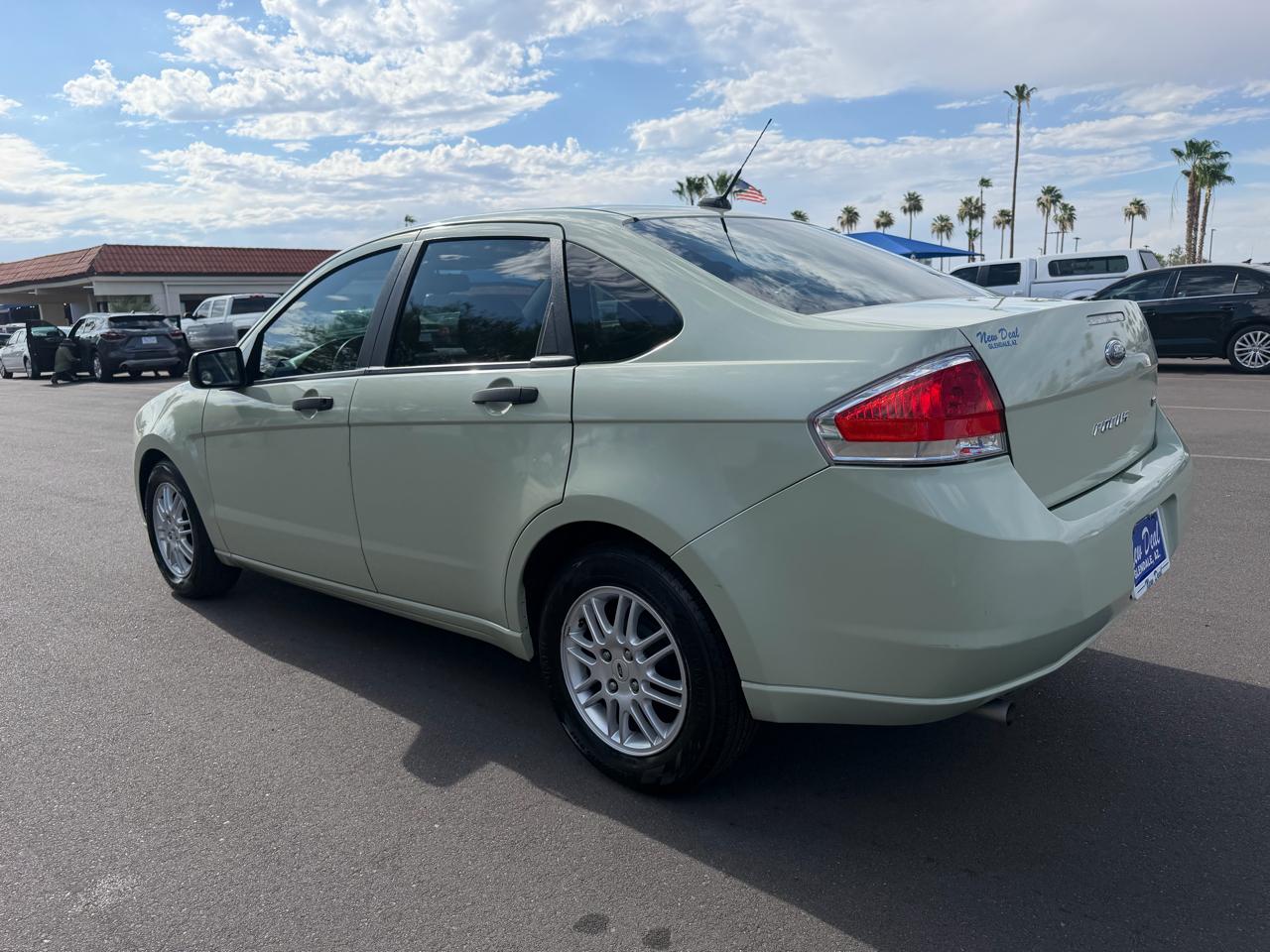 Ford Focus SE Sedan 2011