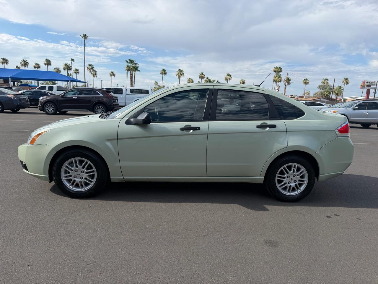 Ford Focus SE Sedan 2011
