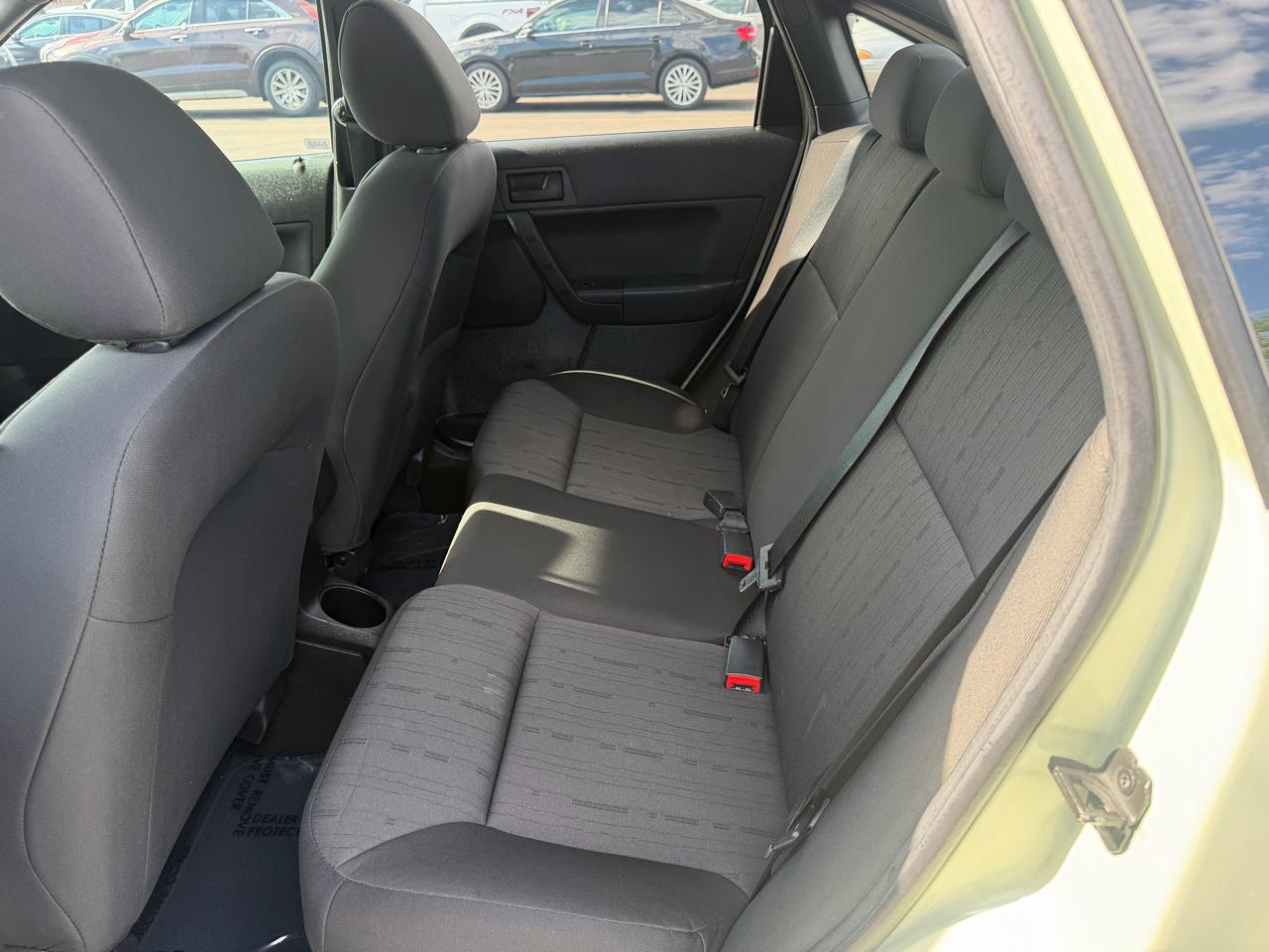 Ford Focus SE Sedan 2011